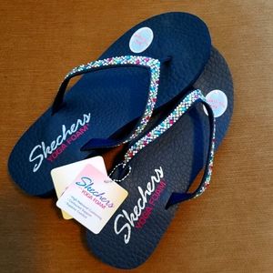 NWT Skechers Yoga Foam Flip Flops